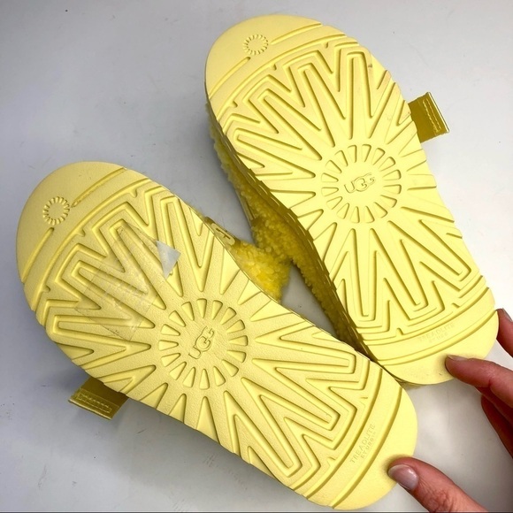 NWOB UGG Fluffita sulfur yellow fur platform slides sandals sheepskin size 6 - Picture 9 of 12